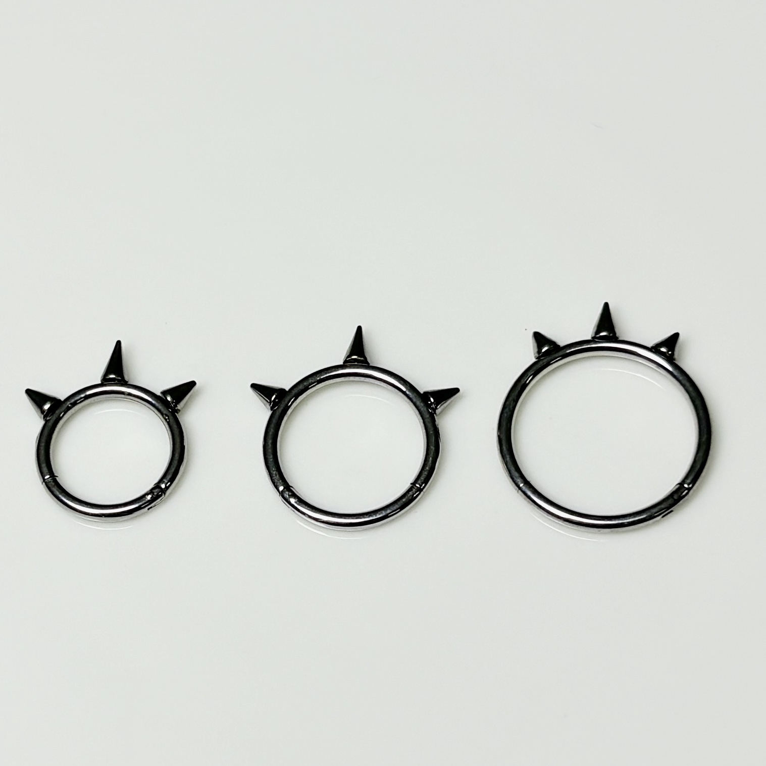 Wolf Tooth Pointed Lip Ring Seamless Titanium Steel Closed Hoop Piercing Jewelry Wholesale detail image 7