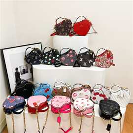 爱心链条斜挎包女 萌趣印花多巴胺单肩包 2025爆款少女心，情人节