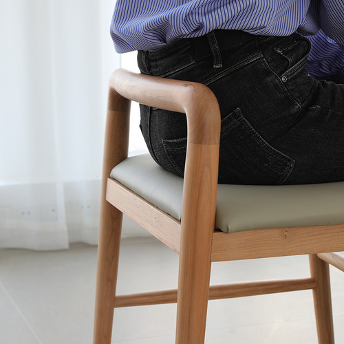 Nordic low stool vanity stool modern minimalist soft cushion Japanese small stool bedroom solid cherry wood vanity stool