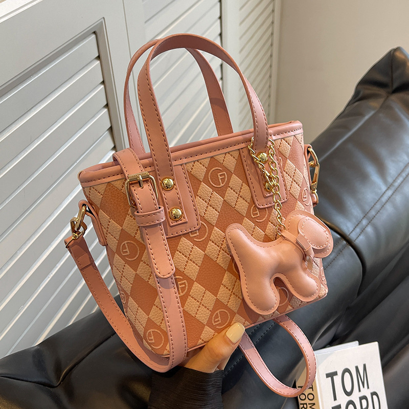 韓国スタイルの西洋スタイルのバッグ女性のための 2025 新しいトレンディなクロスボディ小さなバッグハイエンドライト高級菱形ポータブルバケットバッグトレンディ