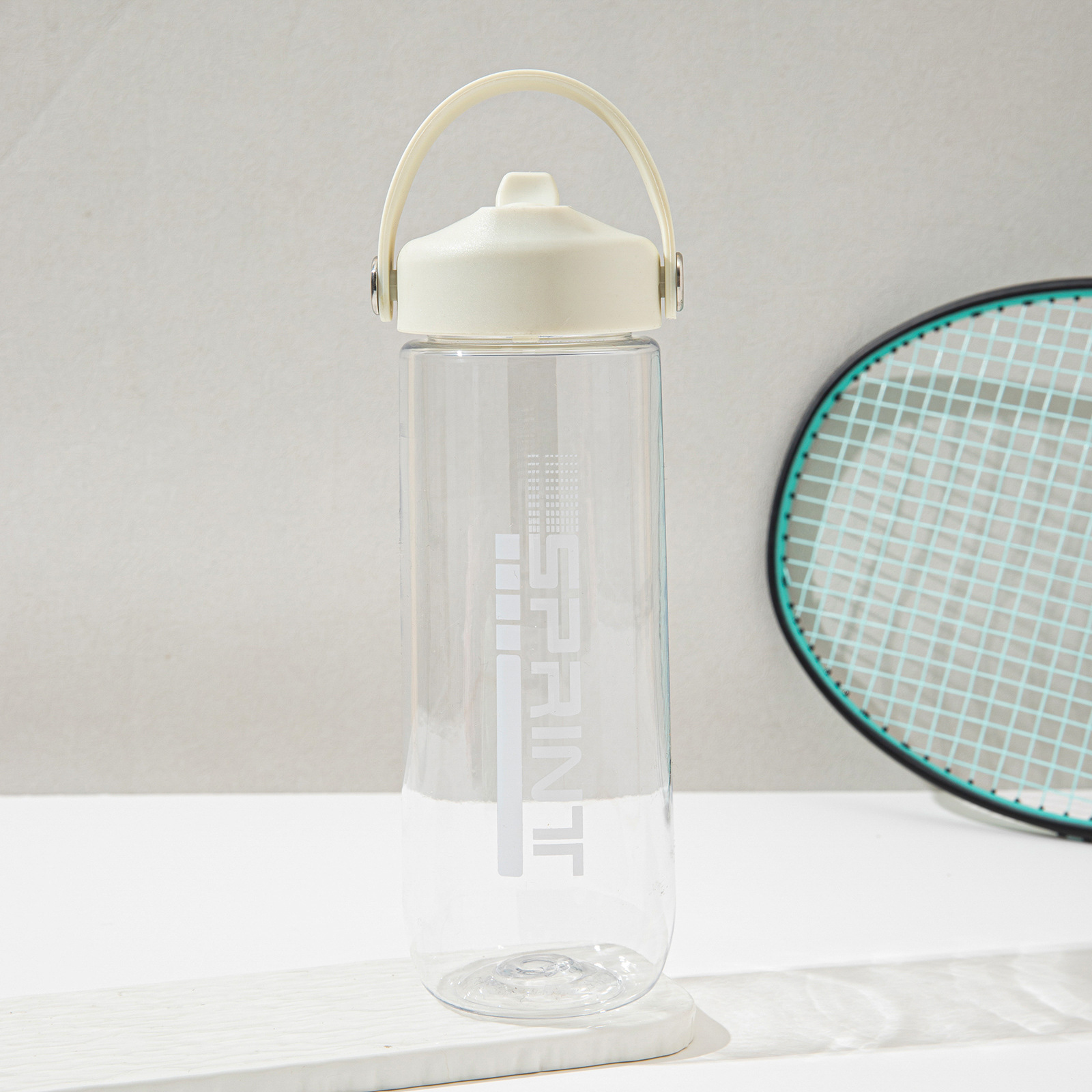 Nuevo taza de agua deportiva al aire libre resistente a altas temperaturas al por mayor de alto valor facial de taza casual de estudiantes con taza de plástico de bebida directa con escala