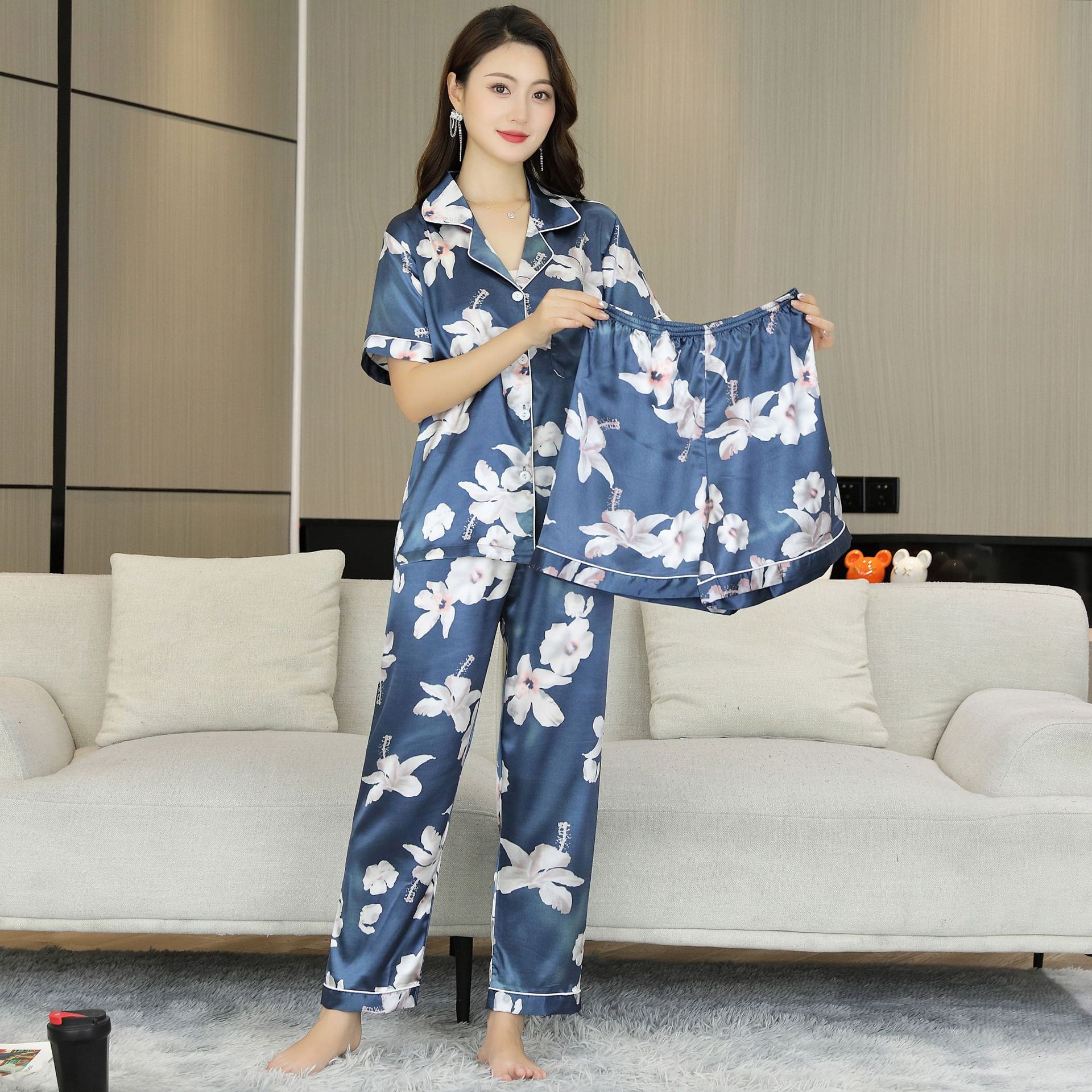 2025 nuevo estilo pijama mujer verano hielo seda fina solapa pantalones de manga corta traje de tres piezas se puede usar en el exterior