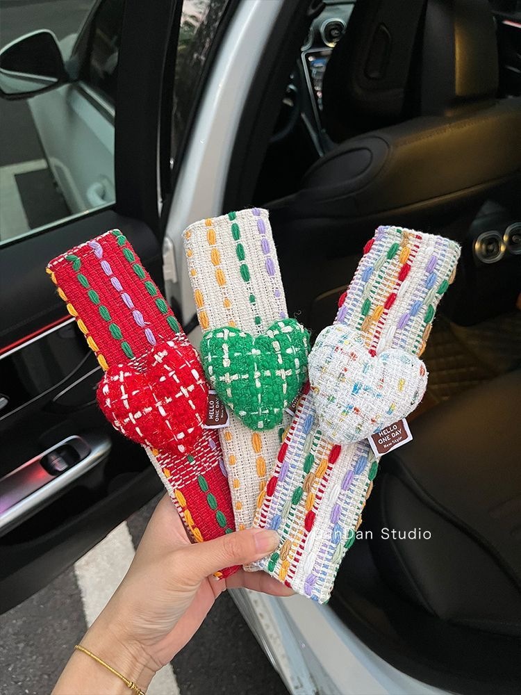 Car Seat Belt Shoulder Cover, Cute and High-End Female Car Decorative Protective Cover, Anti-Stranglehold Car Interior Accessories