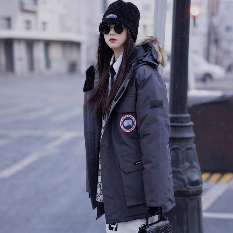 Affordable Version of the New Canada Goose 08 Classic Expedition Couple's Style, Thickened Wolf Fur, Cold-Resistant, Mid-Length Workwear down Jacket