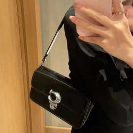 包包女2023Studio小方包真皮单肩斜挎包Baguette漆皮法棍包百搭