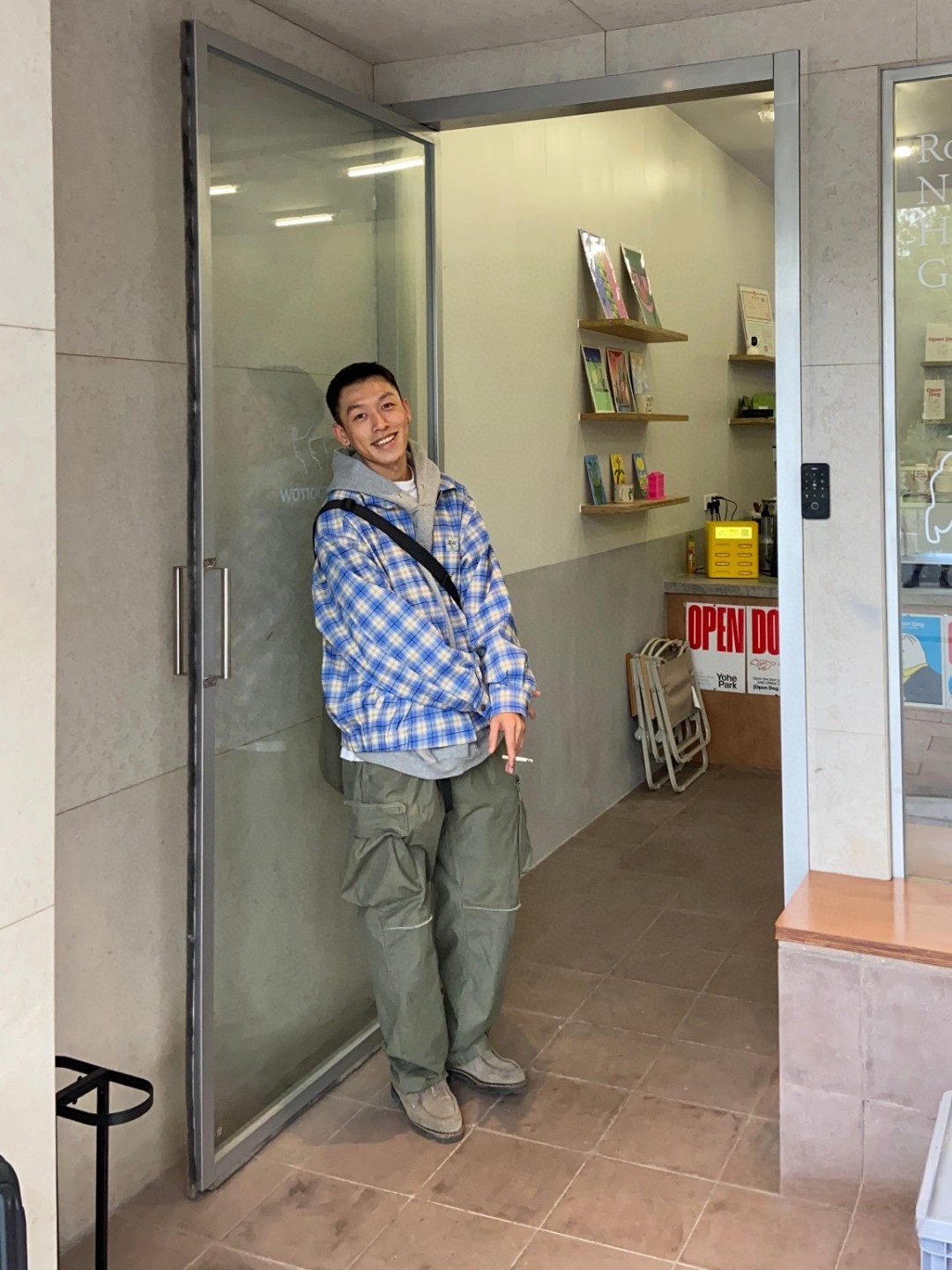 (Cross-border trading), blue colored jacket, American style