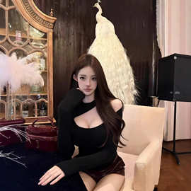 TZ7445辣妹性感黑色镂空长袖针织衫女御姐风纯欲显身材短款小上衣