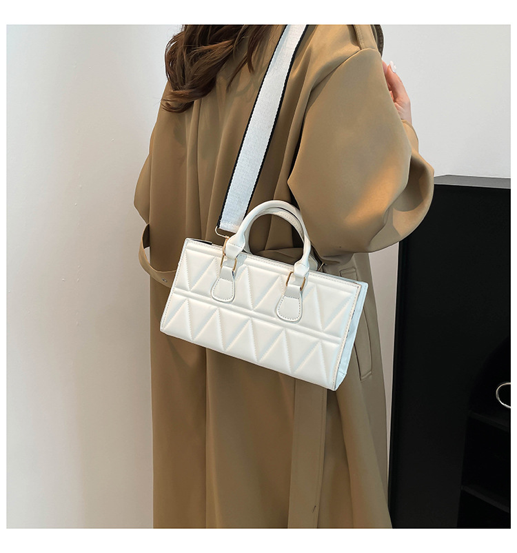 Women's Small PU Solid Color Elegant Streetwear Plaid Square Zipper Square Bag display picture 10