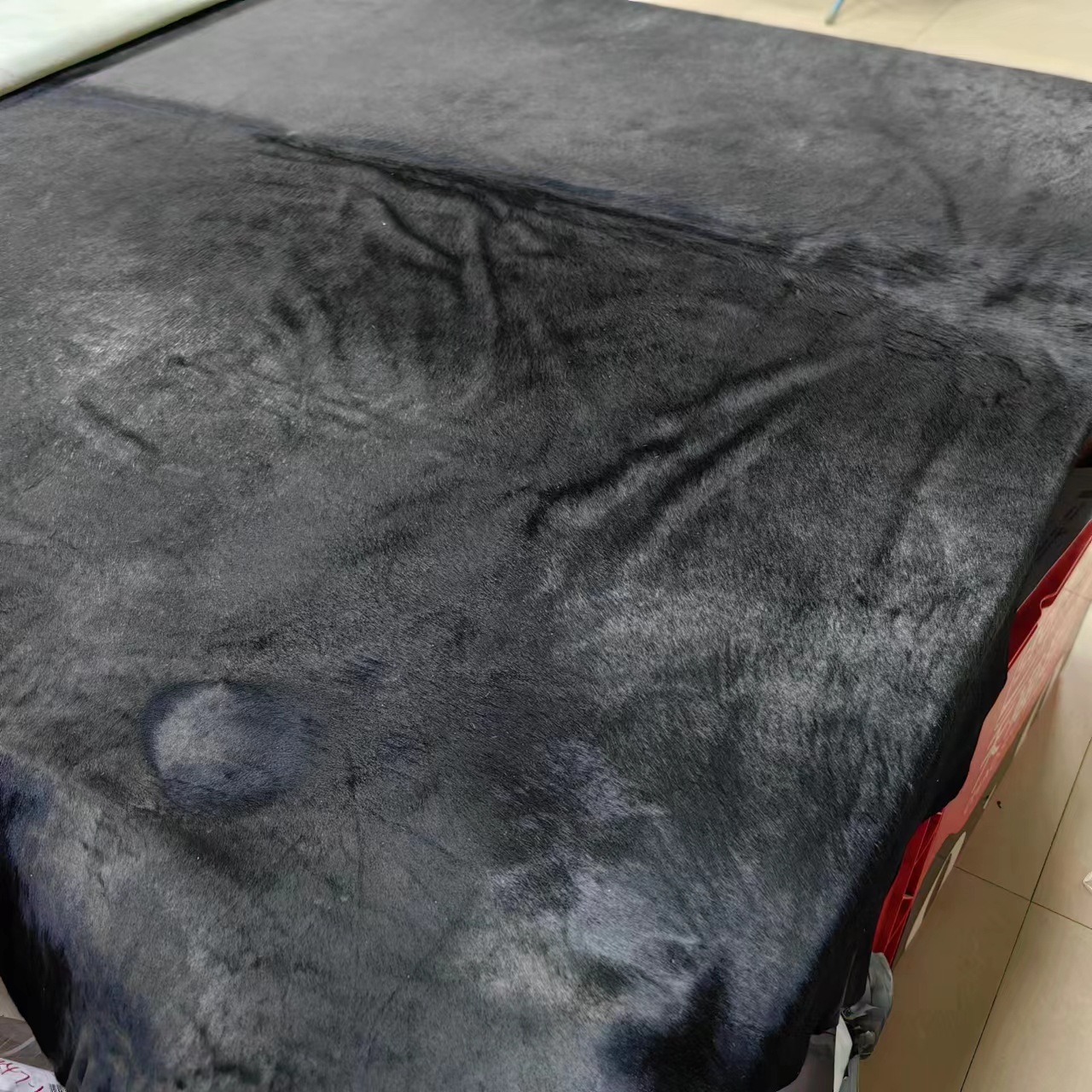 带毛牛皮  整张皮料 头层牛皮 奶牛皮 天然毛皮 马毛面料 黑色