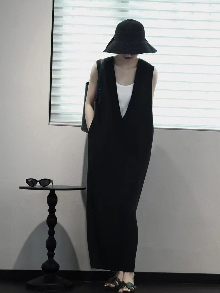 Váy liền vest không tay dáng suông midi màu đen cao cấp — màu đen, chi tiết 4