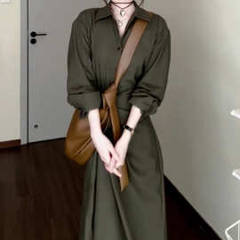 绿色polo衬衫连衣裙子女2025新款早初秋季大方得体绝美巨好看长裙