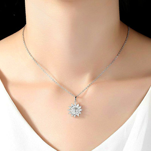 New Retro Sunflower Necklace Women's High-End Design Sweater Chain Light Luxury Niche Internet Celebrity Accessories Trend