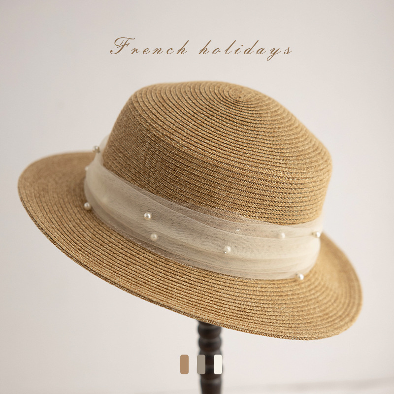 Elegant beach sun hat solar-powered