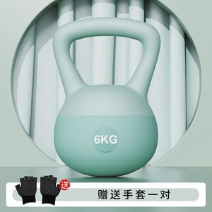 ソフトケトルのベルさんのフィットネス家庭用器材のやせた腕はお尻を上げてポットのダンベルを持ち上げます。|undefined
