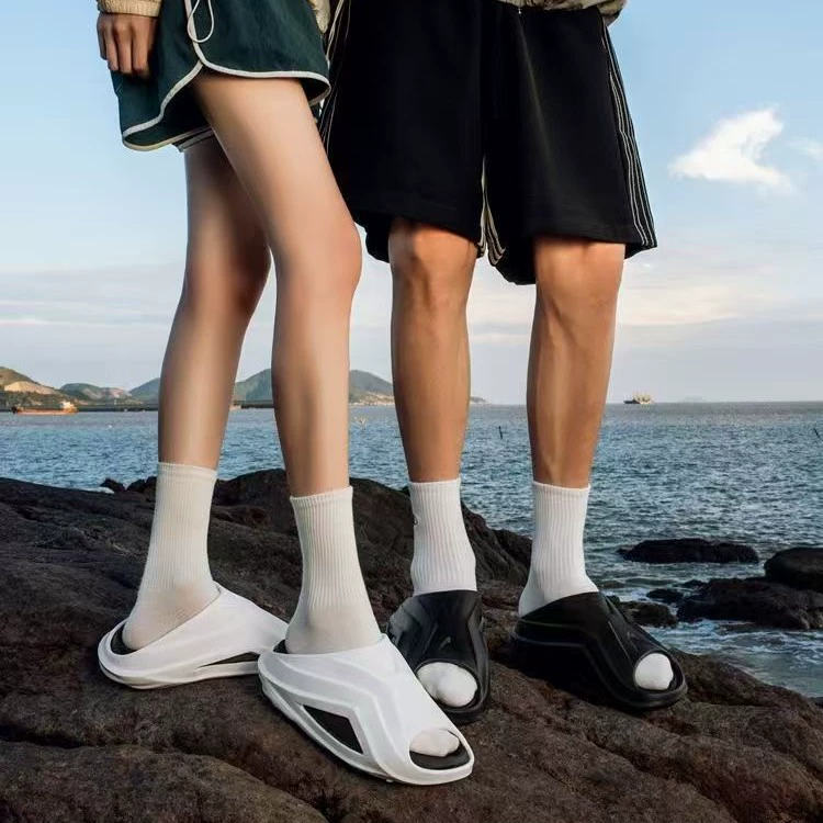 Спортивные тапочки с толстой подошвой для пар, носящих на улице 2025 новый противоскользящий и неприятный запах, износостойкий eva подросток прохладный для мужчин летом