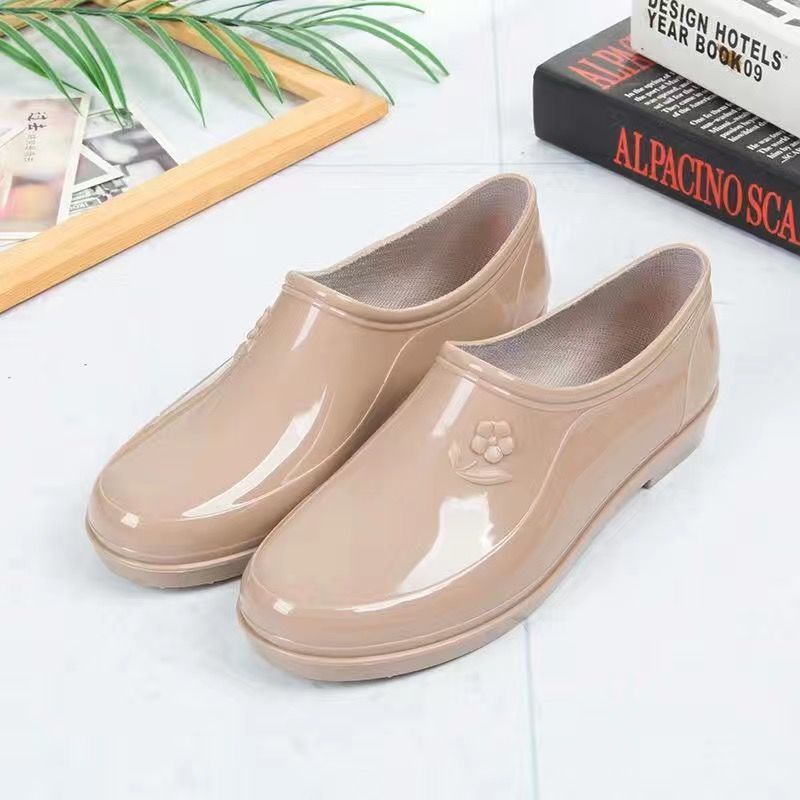 Zapatos de lluvia de cuatro estaciones para mujeres de tubo corto, zapatos de saliva poco profundos para mujeres, zapatos de goma de cocina para trabajar fuera, algodón resistente al desgaste, antideslizante