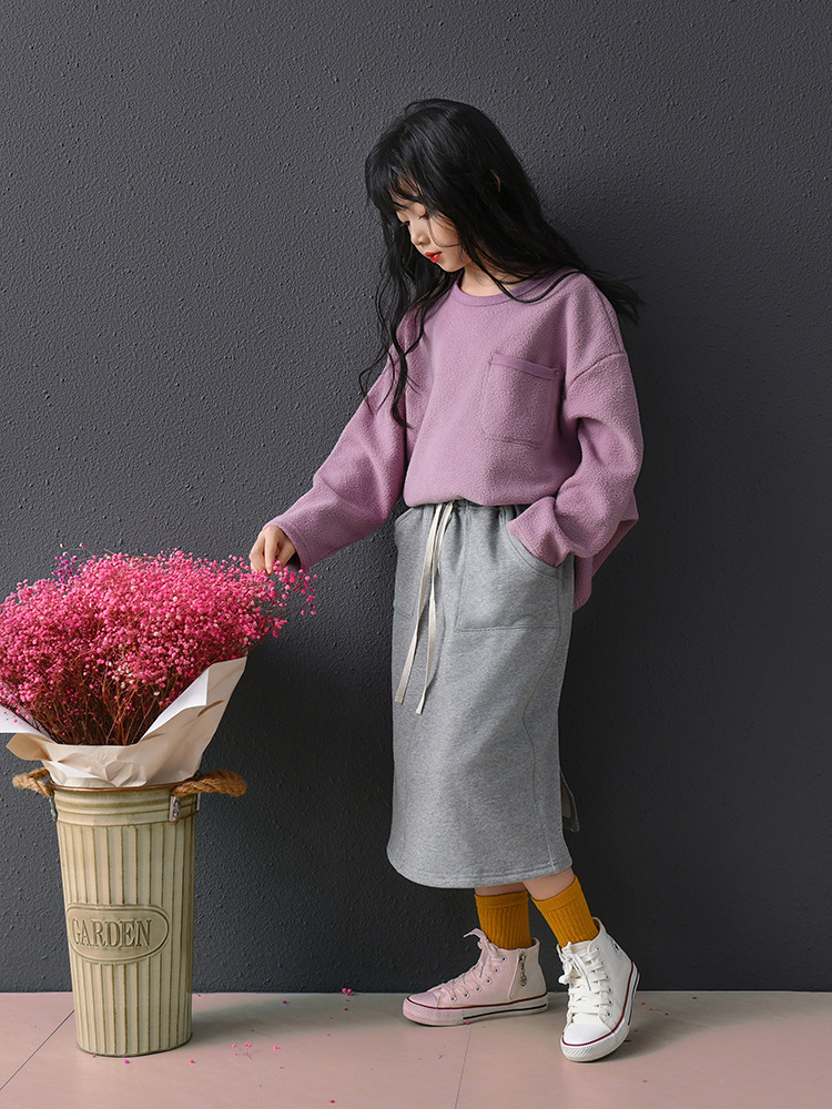 Traje de falda casual Han Fan para niñas Suéter de terciopelo polar suelto y simple, todo fósforo, cálido y casual