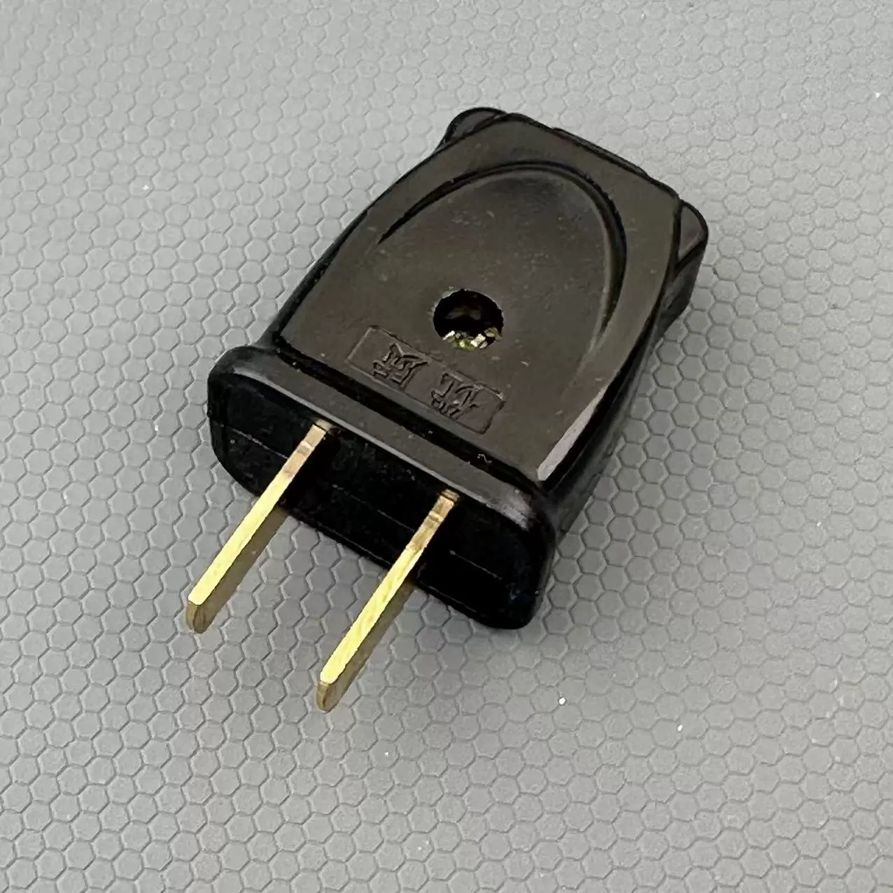 Черный двухфутовый штекер два дета два элемента 10A220V источник питания две стороны, две стороны, две четырехугольника, без проводки