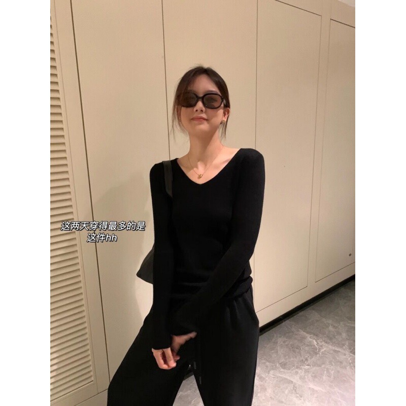 Max German Yangtze Yarn Classic All-match Soft Waxy Wool Cashmere Base Shirt V-neck Solid Color Thin Knit Inner Shirt Max German Yangtze Yarn Classic All-match Soft Waxy Wool Cashmere Base Shirt V-neck Solid Color Thin Knit Inner Shirt