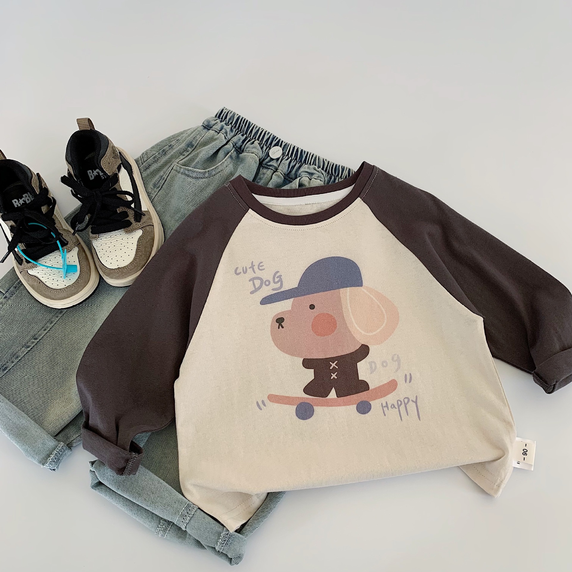 Camiseta para niños Maibao 2025 otoño niños y niñas lindo dibujos animados manga larga cuello redondo top nuevo niño pequeño y mediano todo fósforo t