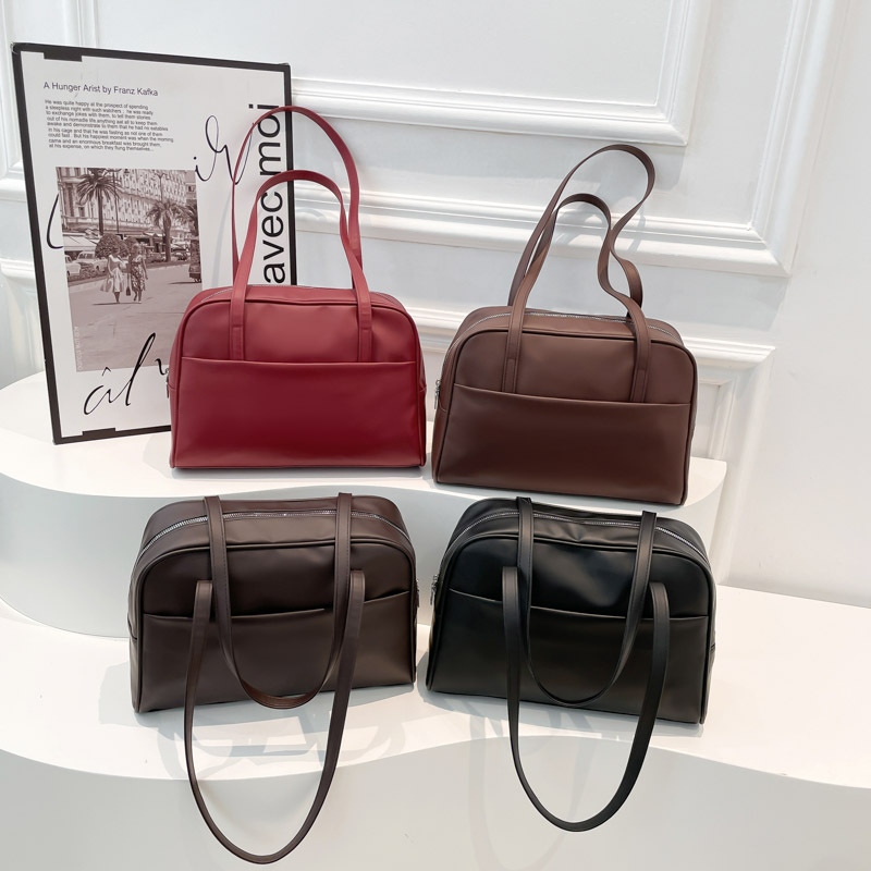 Bolso de hombro coreano de gran capacidad para mujeres 2025 primavera nuevo bolso de brazo retro estilo extranjero bolso de viento minimalista