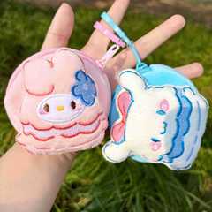 かわいい新商品のぬいぐるみ小銭入れ三麗鴎カード通カバンのストラップはイヤホンのカバンを収納できます。