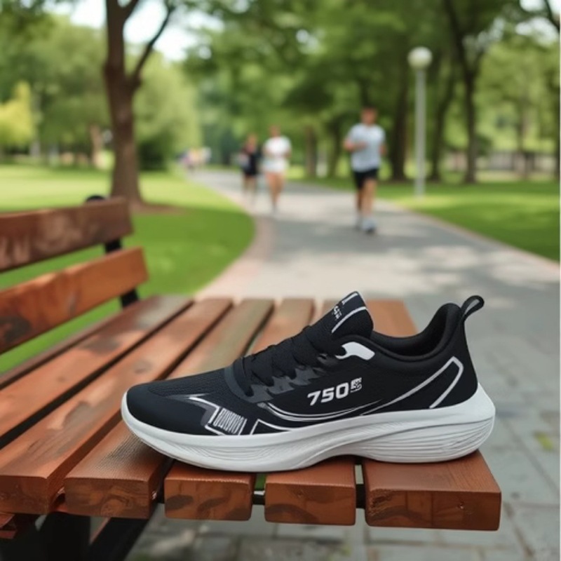 Lightweight casual footwear