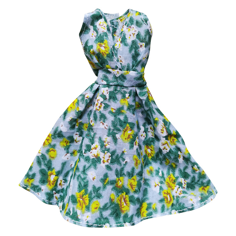Green leaf yellow flower strange high skirt
