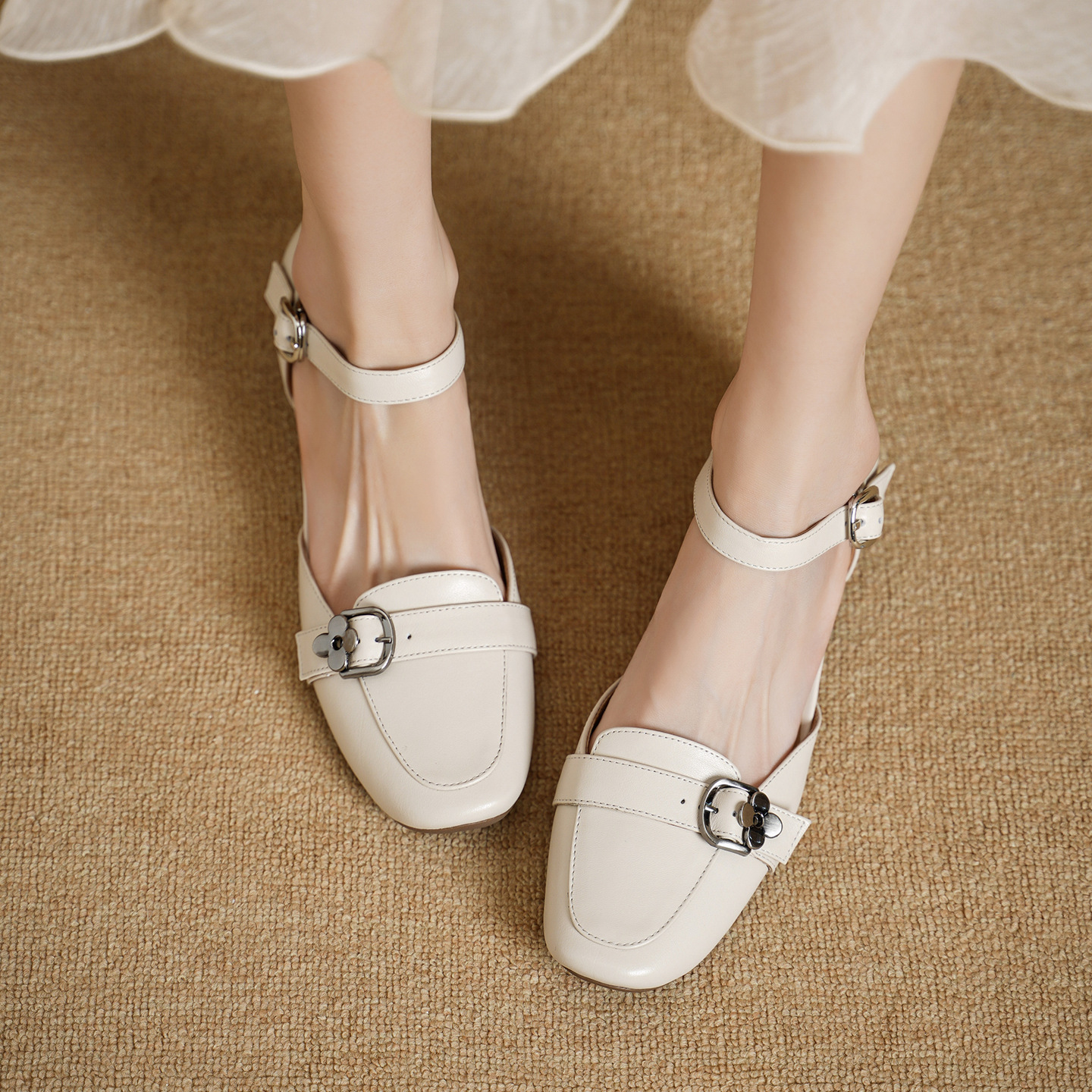 Sandal nữ gót thấp 3,5 cm đầu vuông quai ngang có khóa, phong cách thanh lịch — màu trắng ngà