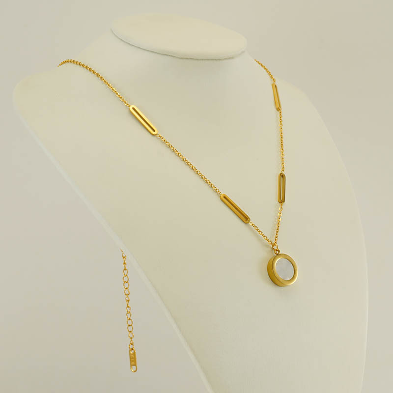 Collar con letra asimétrica mujer acero inoxidable personalizado_voghion.com