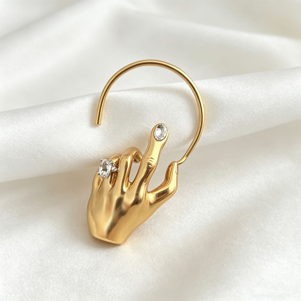 Exaggerated and stylish new diamond-encrusted palm-shaped ear cuffs, unique trendy niche design, non-pierced earrings for women
