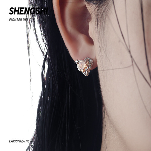 New personality niche irregular texture love earrings small and exquisite Korean high-end cold style earrings for women