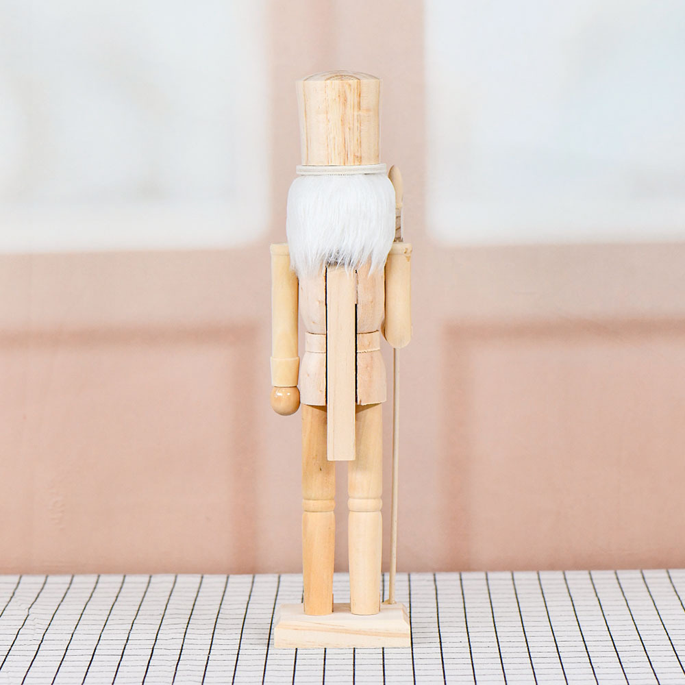 Nuevo producto 38cm hombre de nuez de madera 15in inventario creativo de Navidad blanco embrión hacha hombre de títeres