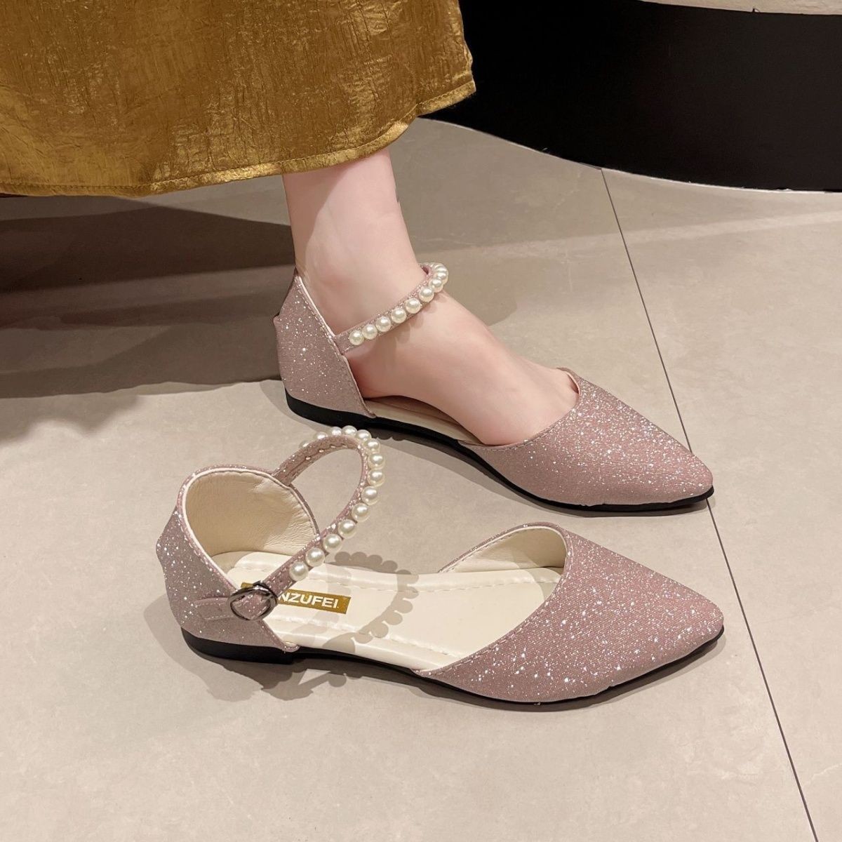 2026 primavera y verano nuevo tipo de perla hueca con sandalias de hadas francesas con punta plana antideslizante sandalias de mujer