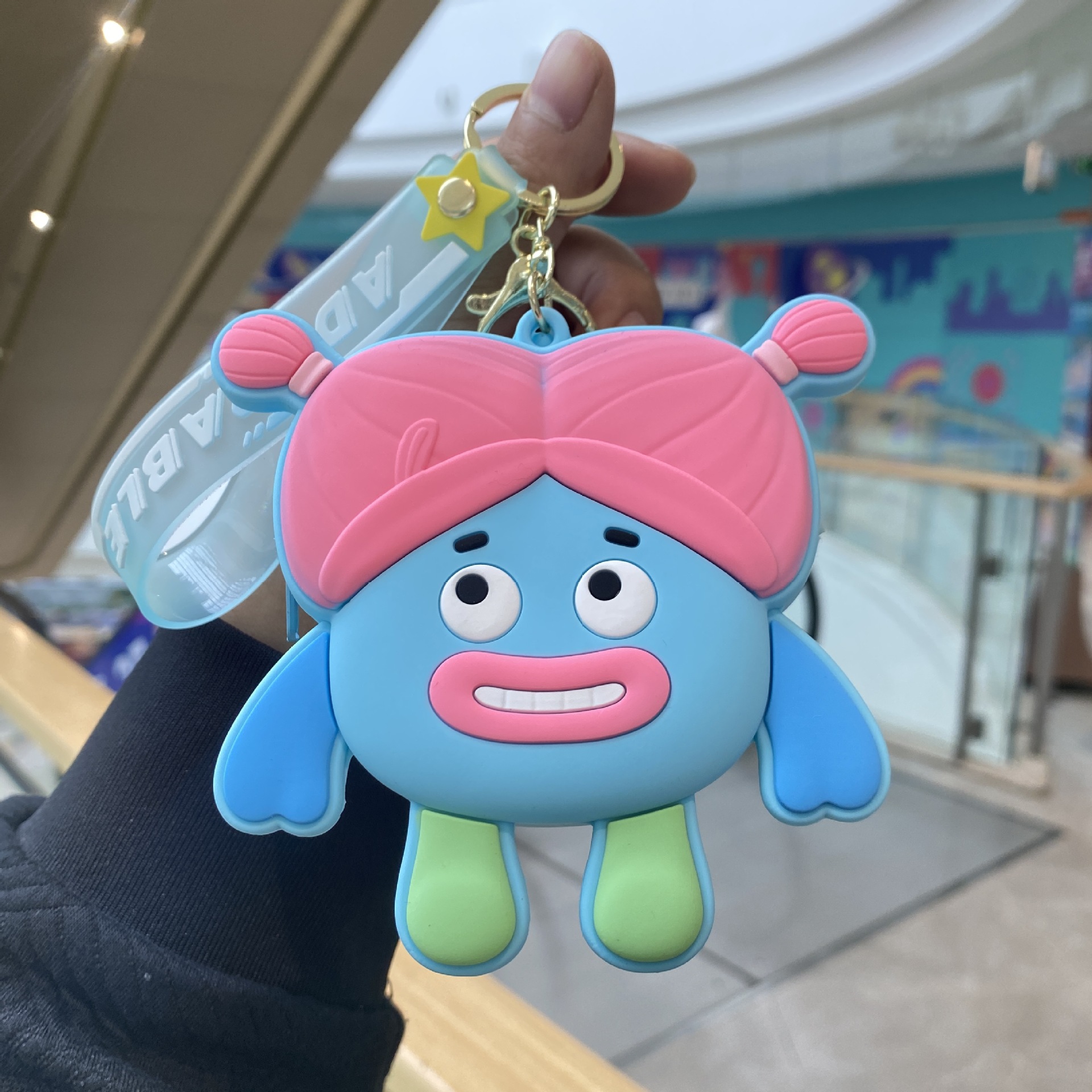 Sanfu fea muñeca moneda monedero llavero pegamento suave lindo colgante extraño chica llavero Accesorios al por mayor