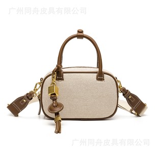 z��2025�¿�͹�ײɫ����С�������б�淫��С�����μ籣�g���