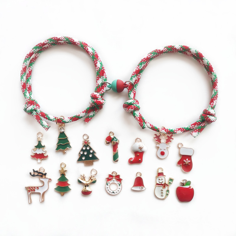 Unisex pair of red and green love bracelets for Christmas and New Year, simple niche design, magnets for girlfriends_voghion.com