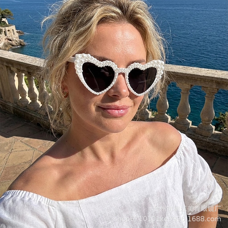 Nuevas gafas de sol nupciales de estilo europeo y americano con pedrería, perlas, dijes de letras y decoraciones en forma de corazón para bodas y fiestas.
