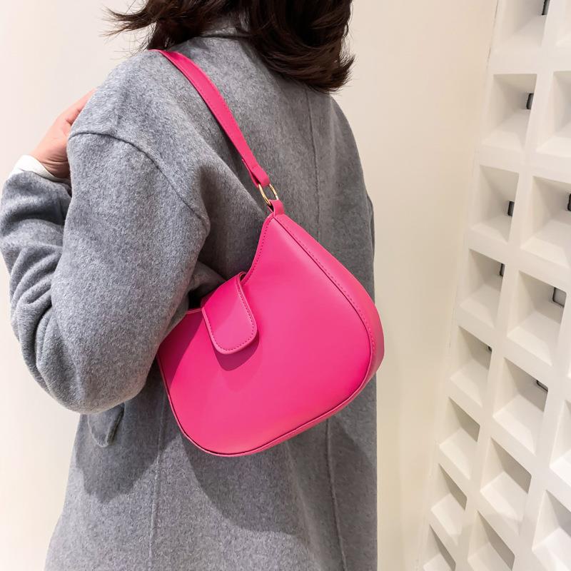 Trend one-shoulder bag, shoulder bag, moon-shaped lamp, travel bag, 2023, trend of season
