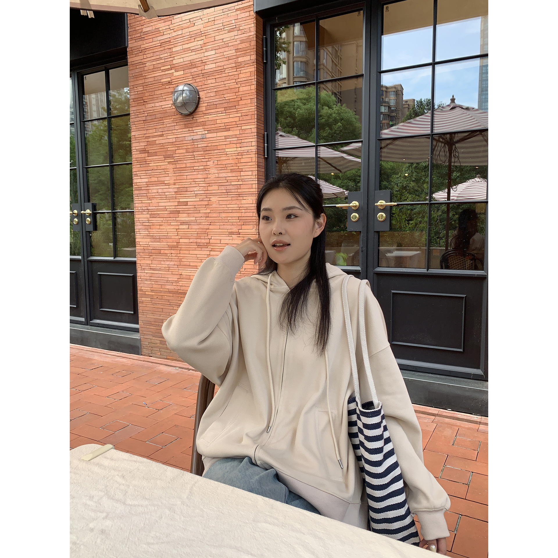 Plus-size women's loose-fitting casual zip-up sweatshirt jacket, 2026 spring new collection, versatile, fashionable, and simple everyday cardigan
