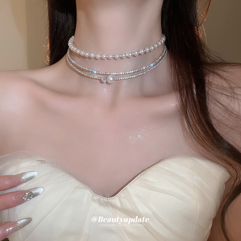 Collar redondo de perla multicapa súper intermitente con incrustaciones de diamantes, elegante y elegante cadena de clavícula, collar de temperamento de moda femenino
