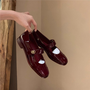 �F؛��l�����ы�ͬ��Ь�K����Ů���ΈA�^һ�֎��ָ��������ЬŮ