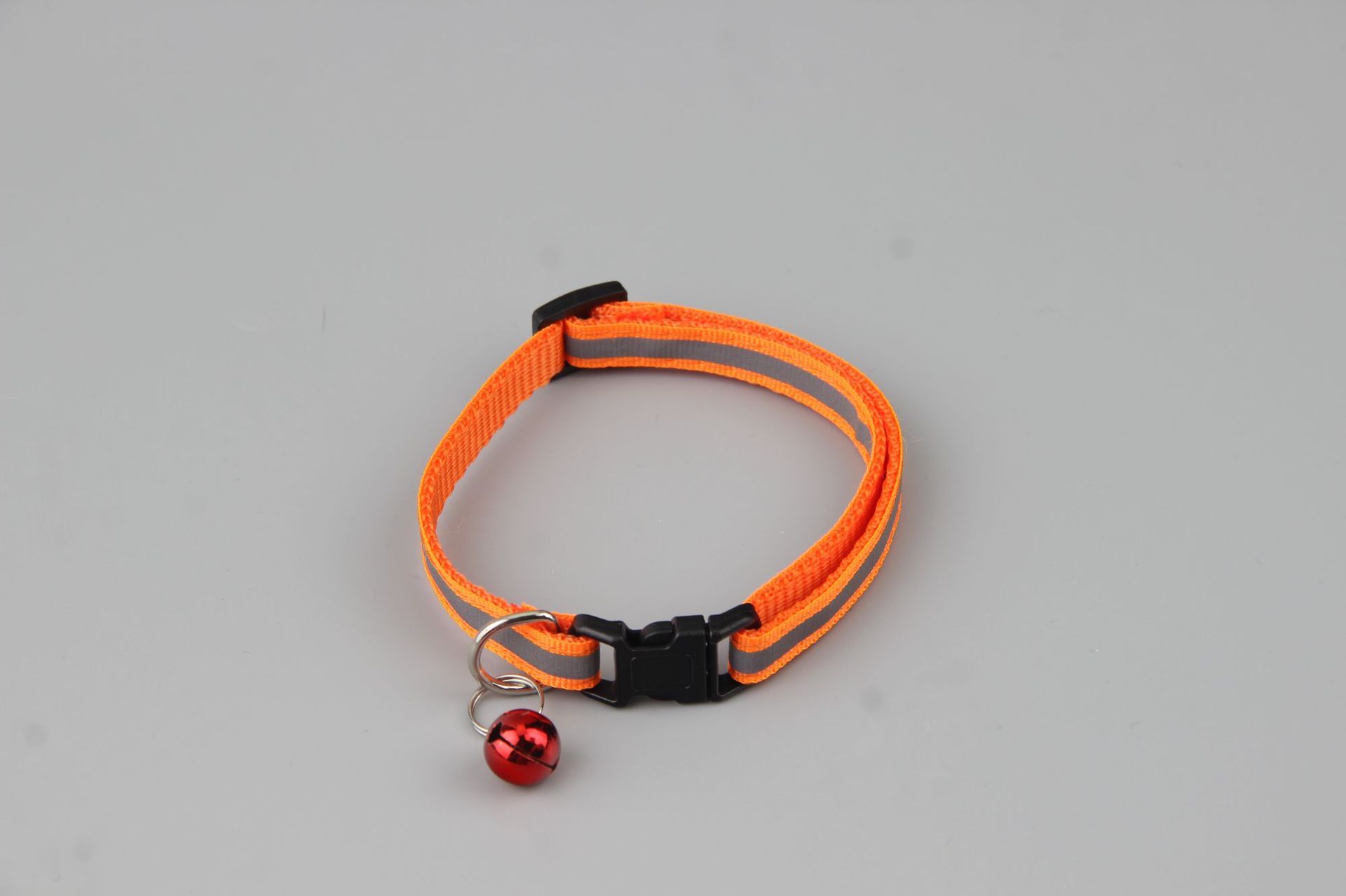 Excluso transfronterizo 1.0 Collar reflectante con hebilla negra para mascotas Parche para perros Collar de campana Collar para gatos Spot al por mayor