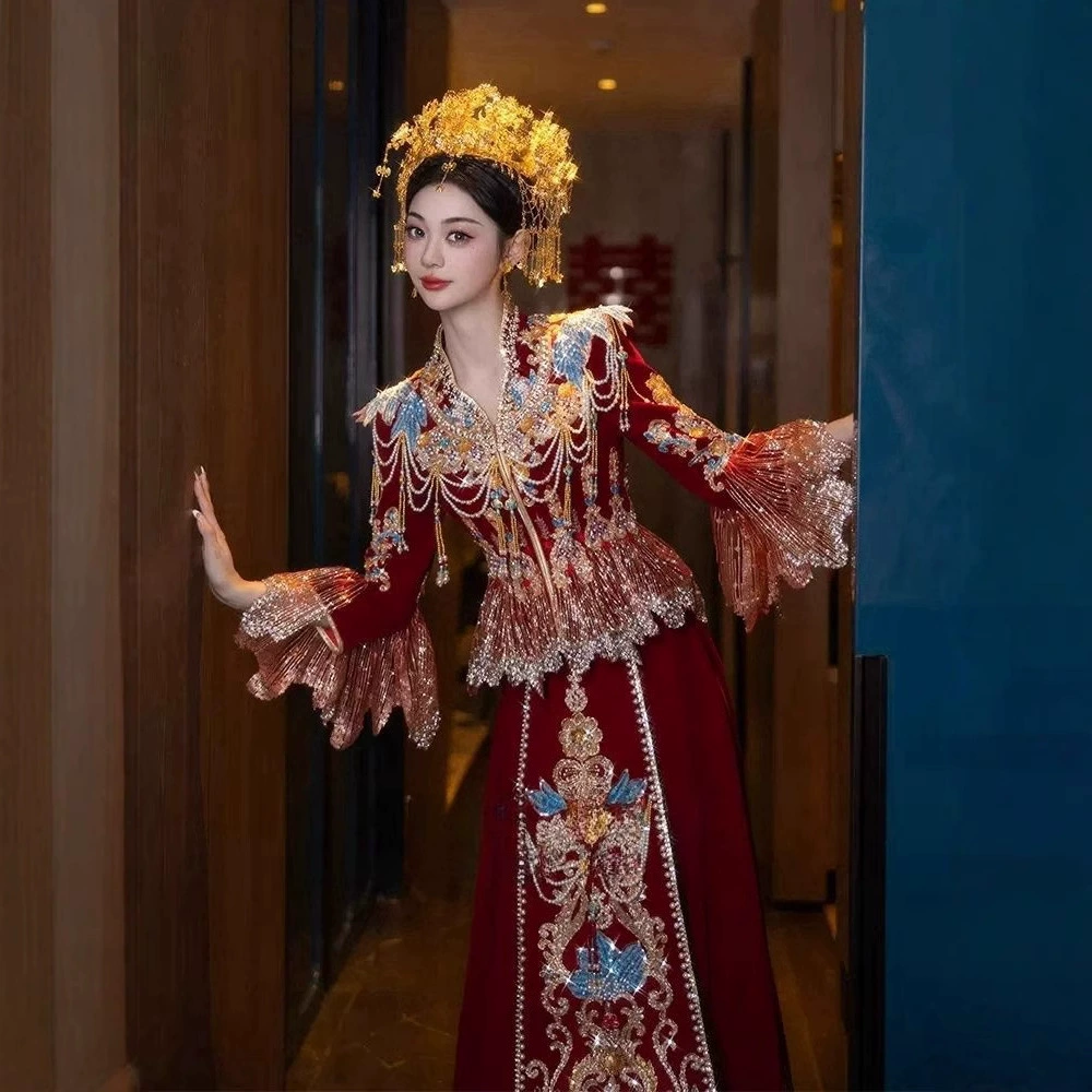 Высококачественный бархатный костюм Xiuhe с v-образным вырезом для невесты, новинка 2025 года, маленькое ретро китайское свадебное платье Xiuhe, костюм в китайском стиле