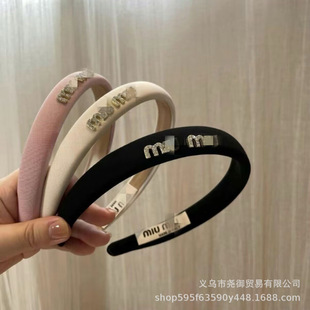 2025 new high-end temperament letter mm headband black rhinestone headband simple light luxury internet celebrity hair accessories for women