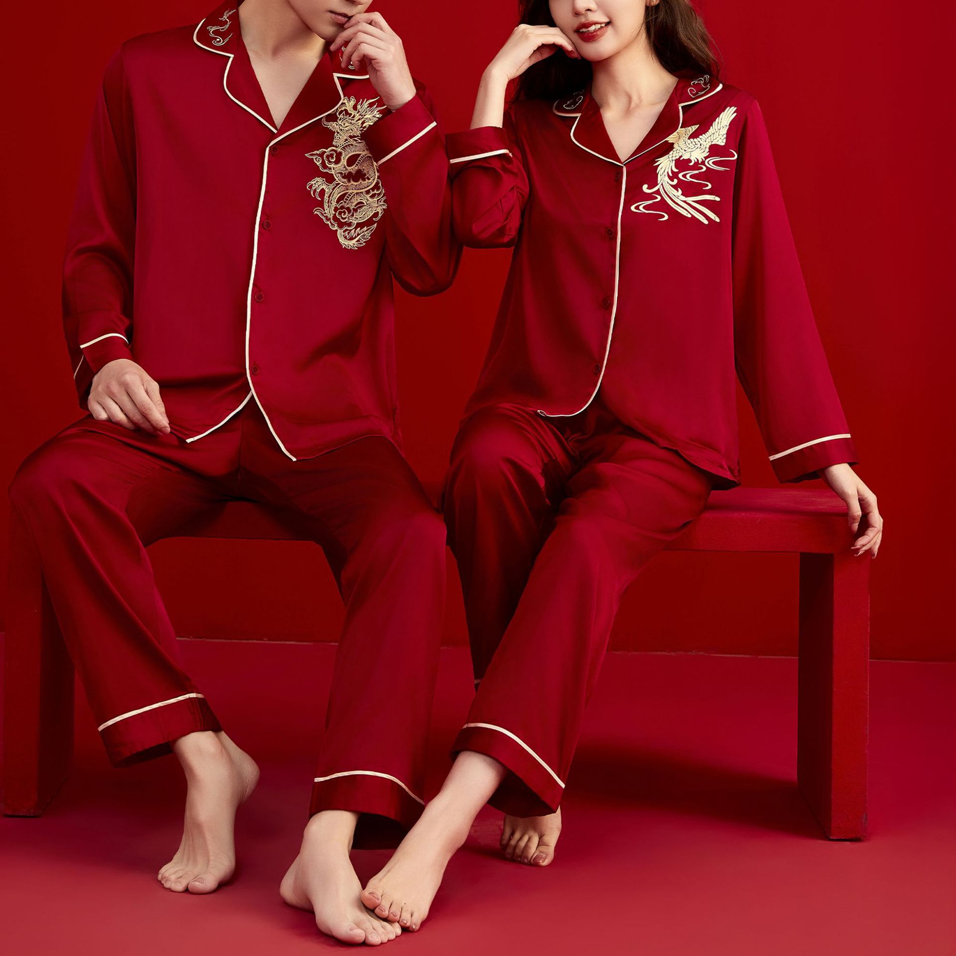 Pajamas de pareja para la boda de primavera y otoño helado seda roja para hombres y mujeres set de boda de seda MC0001
