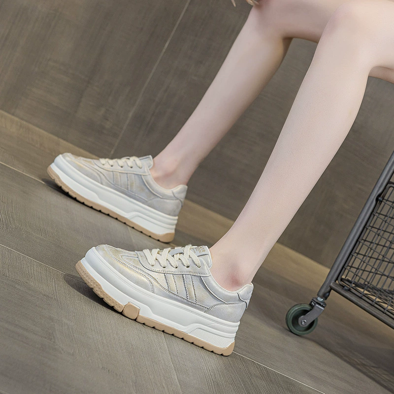 Маленькая белая обувь женская весна 2025 новый толстый фон модная спортивная обувь женская повседневная дикая доска модная женская обувь