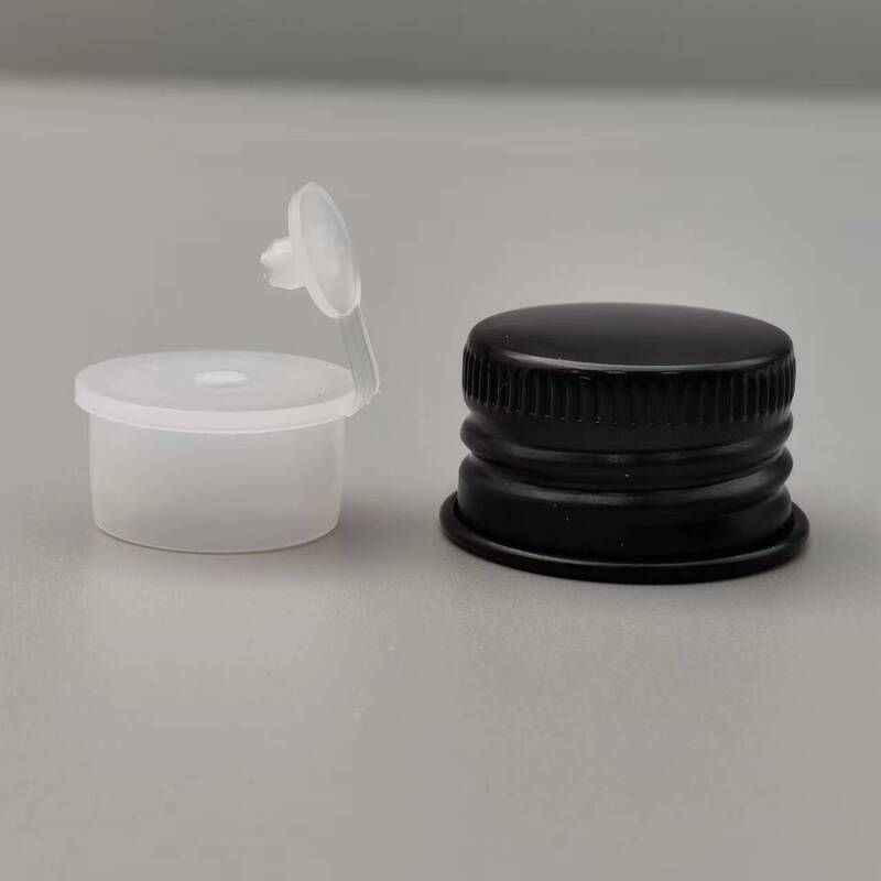 500mlの純粋な露の瓶は緑色のアロマの精油の瓶を通します。|undefined