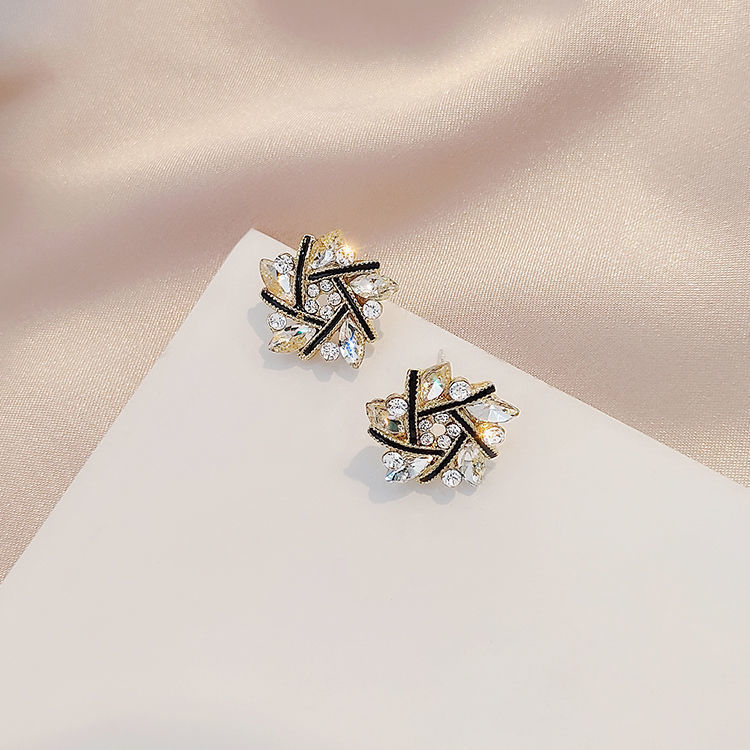 Lady Snowflake Exquisite Temperament Diamond Petal Earrings display picture 4
