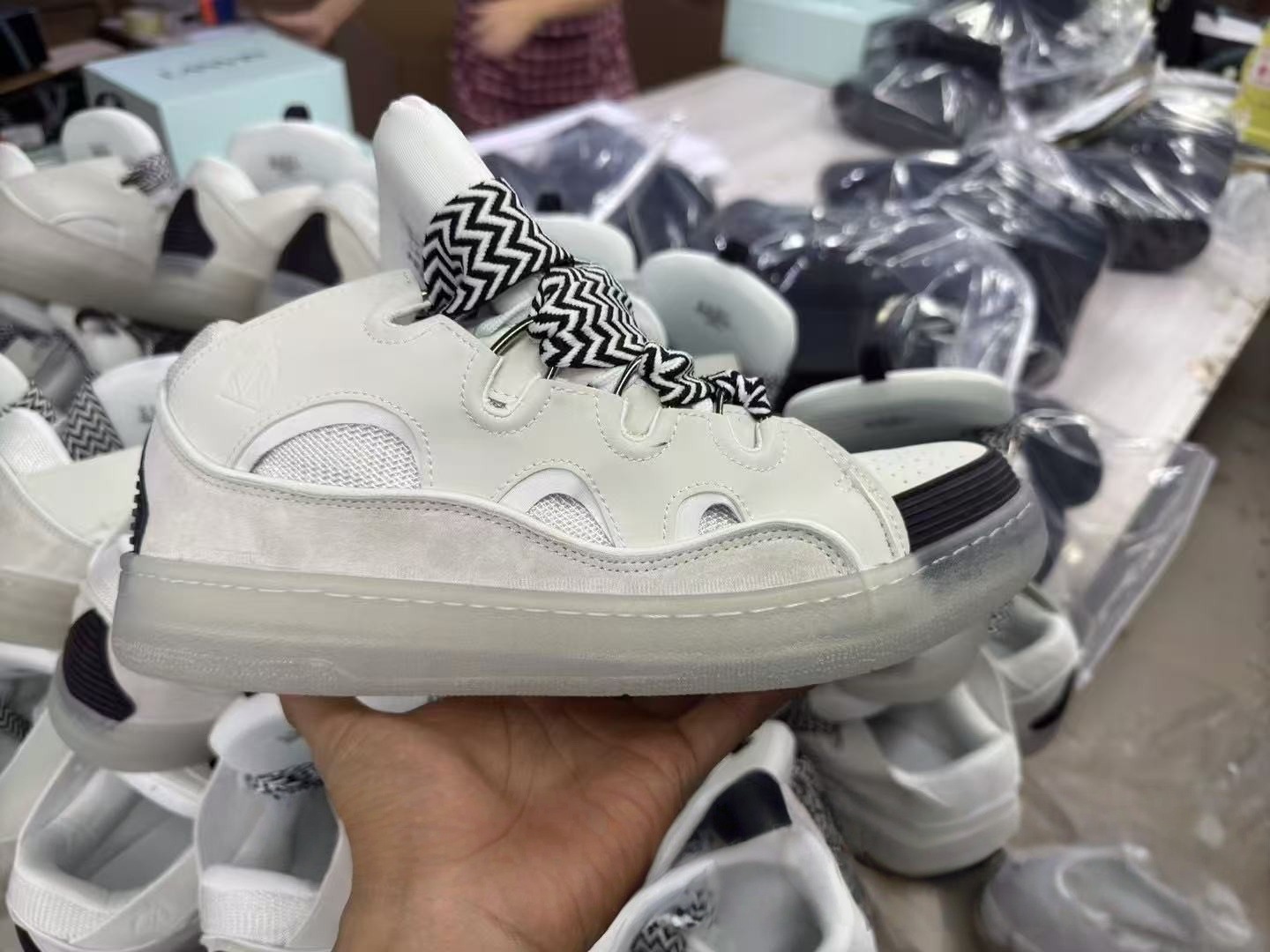 Putian Langfan hombres y mujeres costura de cuero con cordones CURB zapatos casuales deportivos zapatillas de deporte retro zapatos de papá nuevos transfronterizos